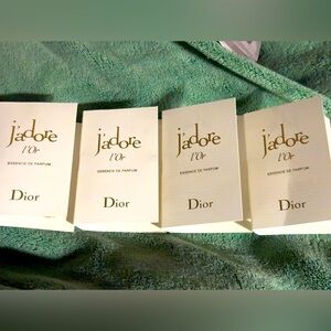 Dior J'adore l'Or Essence 
Fragrance Solar and Intense Floral Notes 1ml *4=4 ml